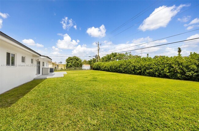 Building Photo - 8801 SW 17th St