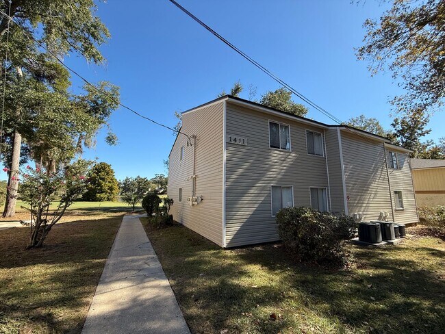 Building Photo - 1411 Lazy Brook