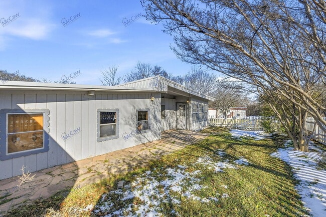 Building Photo - 1309 Oakridge Rd