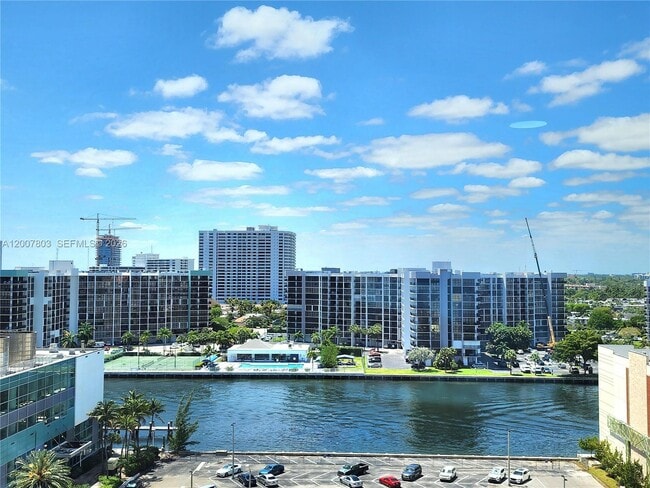 Building Photo - 3505 S Ocean Dr