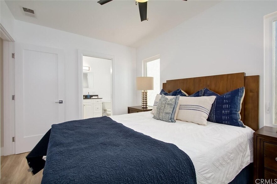 Master Bedroom - en suite bathroom - 1747 Van Horne Ln