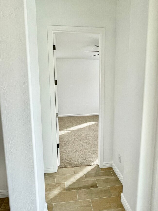 Building Photo - Gorgeous 3 Bed/2.5 Bath + Den Home In Chandler! Gated Community & Upgrades Throughout Home!