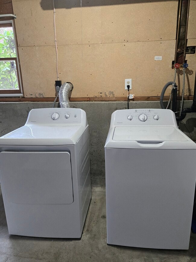 Building Photo - 48 River Rd