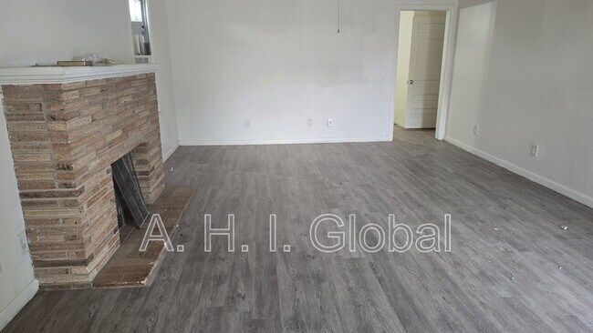 Building Photo - 903 N Polk St