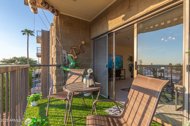 Building Photo - 425 S Parkcrest