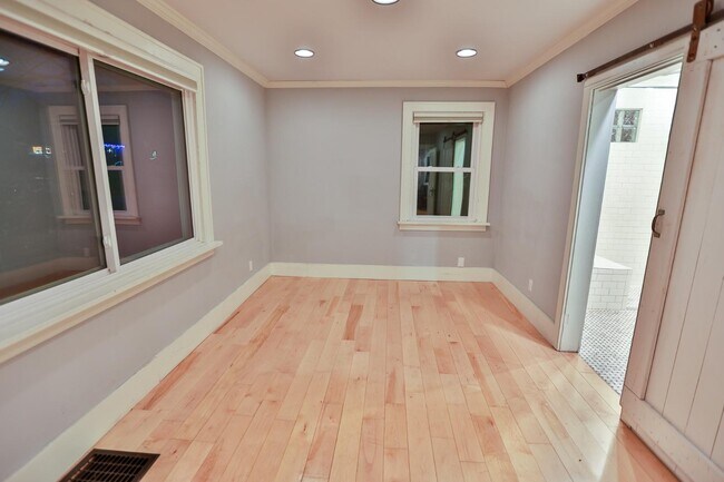 Building Photo - 1020 Ridgewood Ave