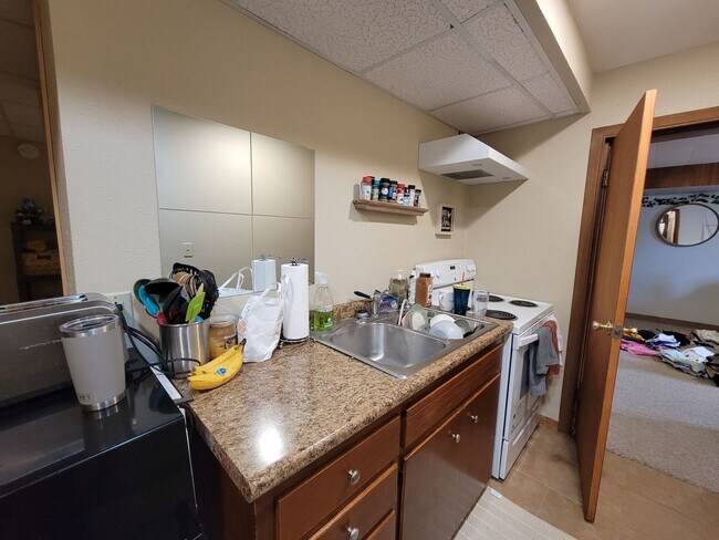 Building Photo - 604 W Seerley Blvd