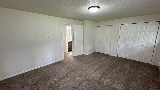 Building Photo - 608 Duplex
