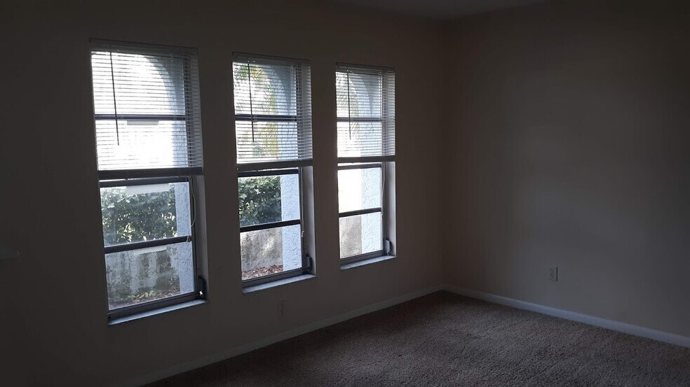 Building Photo - 3832 SE 7th Ave