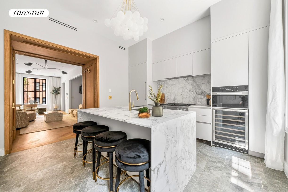 Building Photo - 158 W 136th St