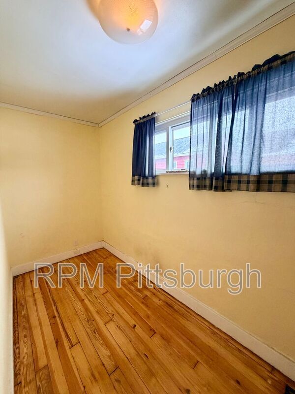 Building Photo - 1612 Oak Grove St