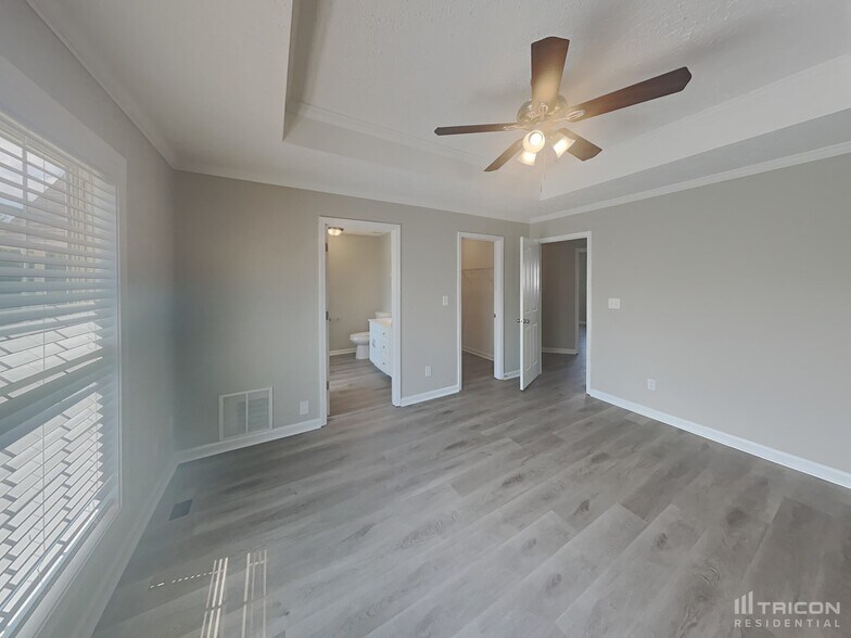 Building Photo - 3641 Aurora Dr