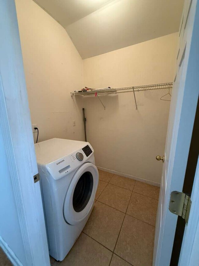 Building Photo - 84 W 14th St