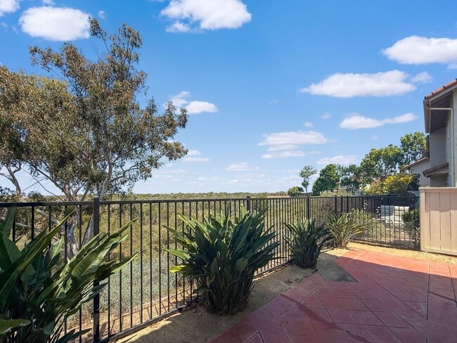 Building Photo - Beautiful 3B/2.5BA Home in Sorrento Valley...