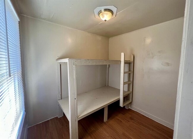 Building Photo - 514 Ruddy St