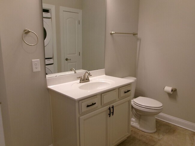 Building Photo - 1 bedroom condo in Queens Harbour