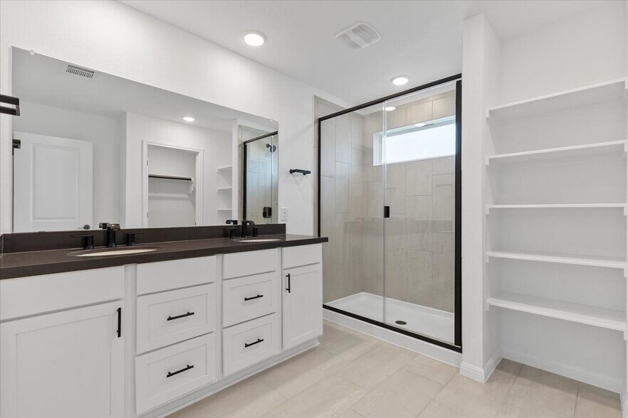 Building Photo - 15600 Nola Ct