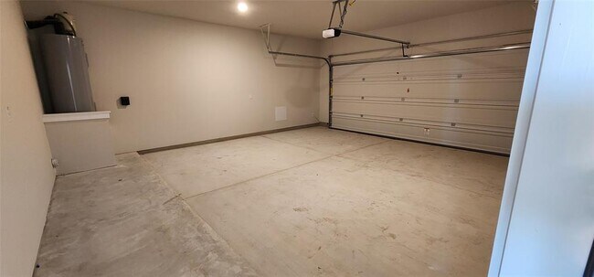 Building Photo - 2200 Delano Dr