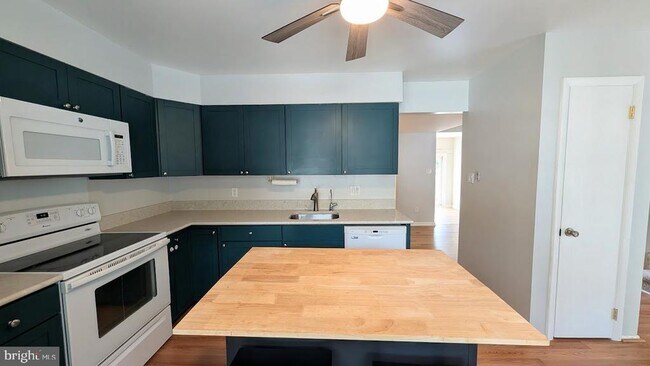 Building Photo - 18610 Phoebe Way