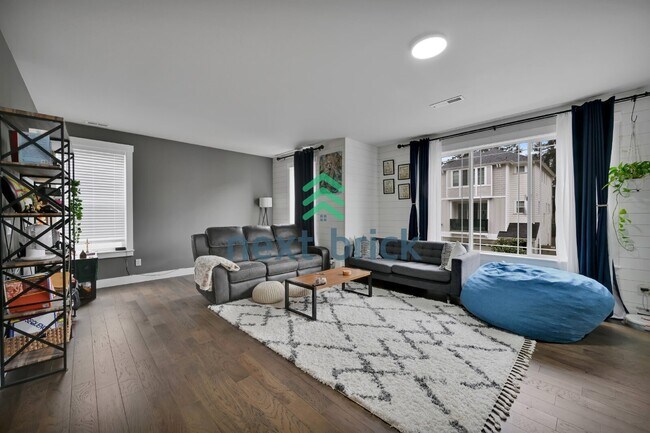 Building Photo - Spacious 3-Bed Oasis in Bothell with 3.5 Bathrooms and 2353 Sq Ft!