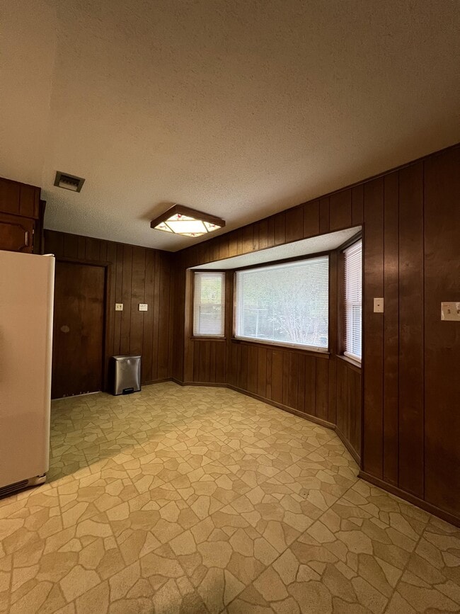 Building Photo - 1735 Donaldson Ave