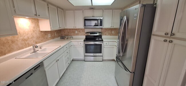 Building Photo - 6617 Dawn Dr