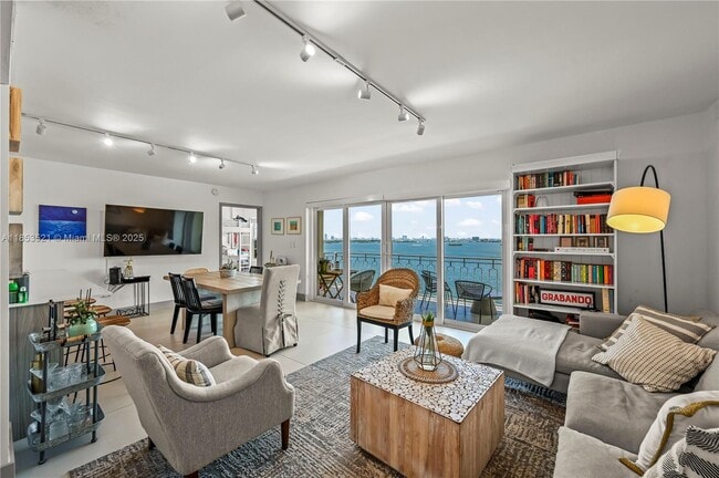 Building Photo - 11111 Biscayne Blvd