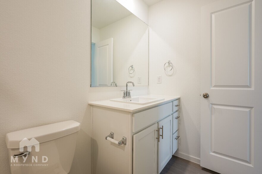 Building Photo - 2712 Mistwood Dr