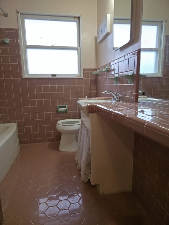 Building Photo - Two Bedroom home located in Central San Antonio