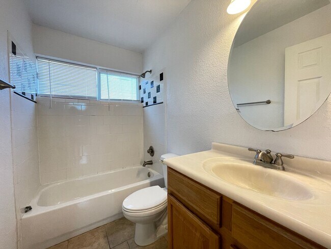 Building Photo - 3-Bedroom House on 1/2 an Acre for Rent in Killeen