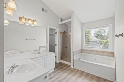 Building Photo - 10905 Pinewalk Forest Cir