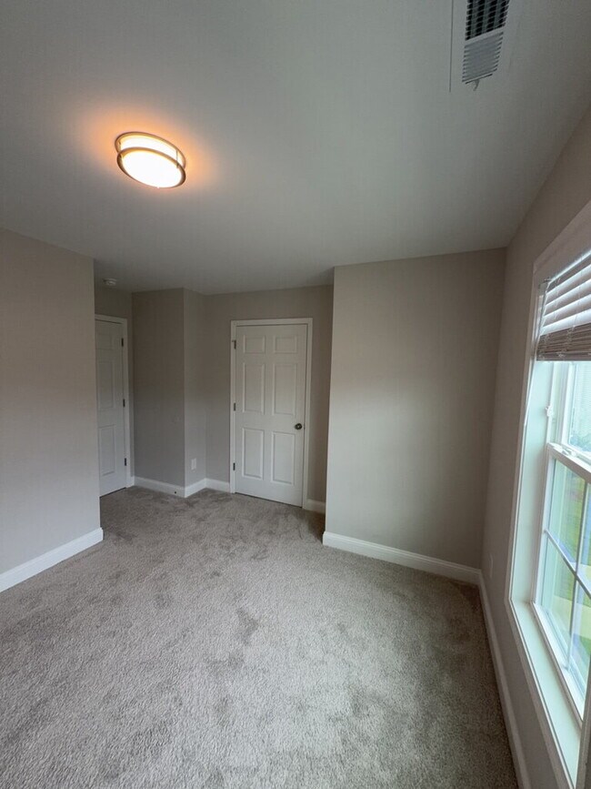 Building Photo - 177 Loren Rd