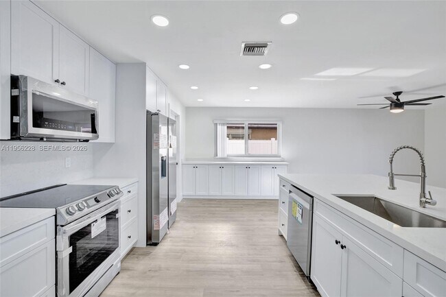 Building Photo - 1911 NW 40th Ct