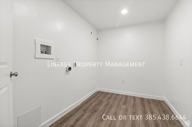 Building Photo - 4487 St Andrews Dr