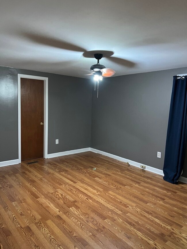 Building Photo - 217 Peony Ln