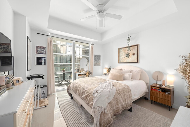 Building Photo - 300 S Biscayne Blvd