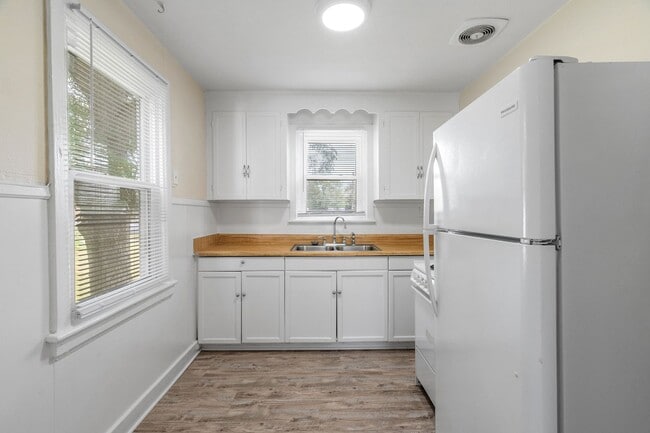 Building Photo - Portsmouth 2 bedroom -Ready Now