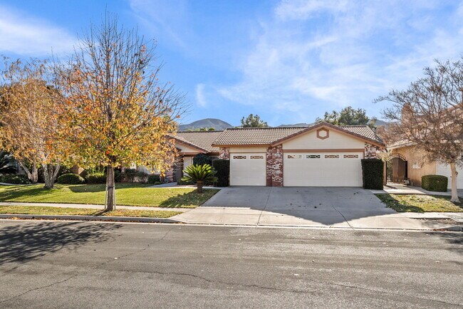 Primary Photo - 620 Walnut Cir