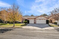 Building Photo - 620 Walnut Cir