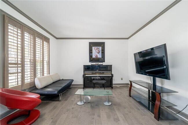 Building Photo - 12553 Kensington Blvd