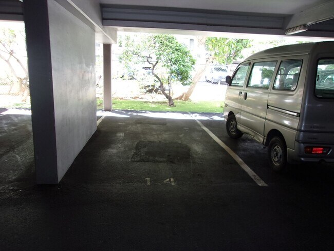 Building Photo - C0386 - ALA WAI TOWNHOUSE