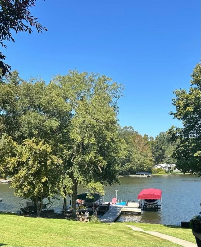 Building Photo - 351 Arrowhead Trail NE