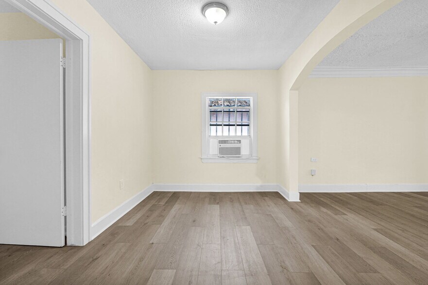 Building Photo - 511 NW 44th St