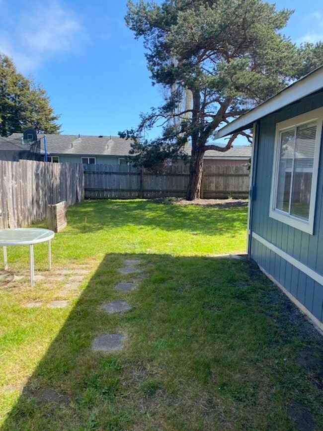 Building Photo - ARCATA! FULLY REMODELED 3 bedroom / 1.5 ba...