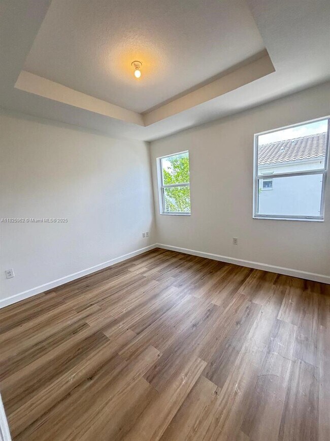 Building Photo - 2684 SE 11th Ct