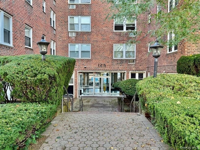 Primary Photo - 125 Lincoln Ave