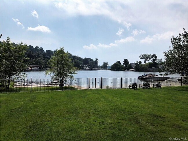 Building Photo - 7 Tamarack Rd