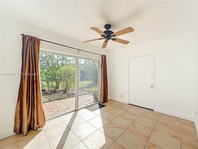 Building Photo - 2133 N 14th Ave