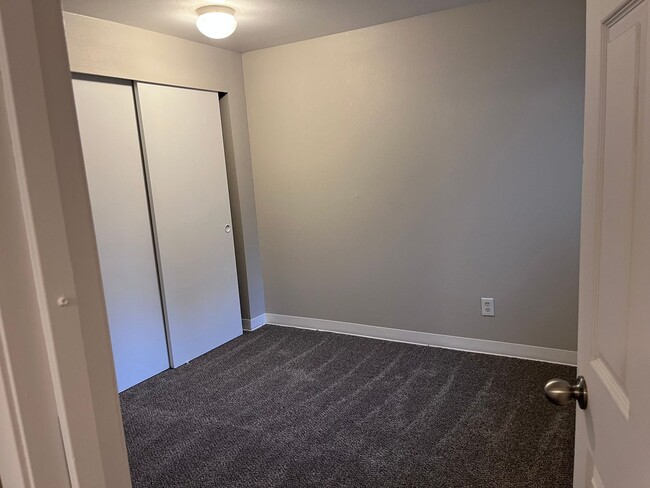 Building Photo - Beautiful Forest Views From The Top Floor and a Great Deal!! $900 Off Your First Full Month!