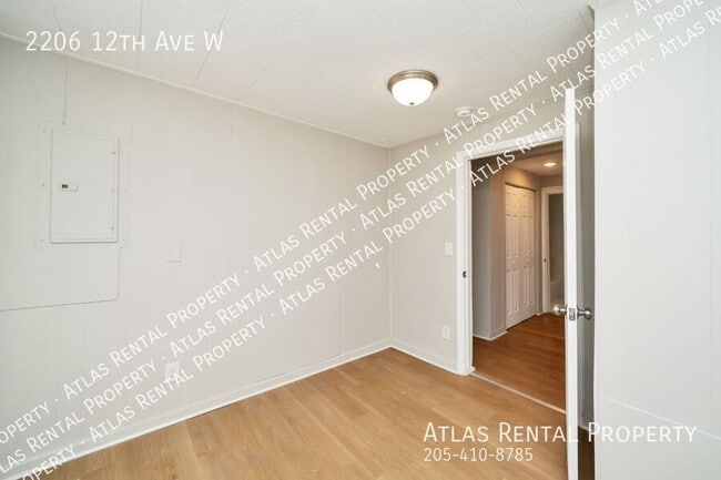 Building Photo - 2206 12th Ave W